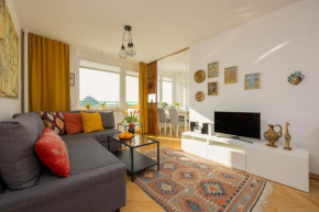 Autumn Apartment with Balcony and Two Bedrooms by Noclegi Renters